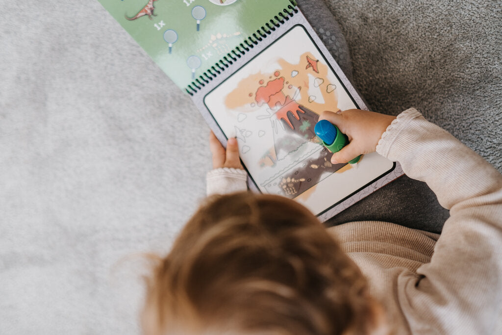 Disegno magico con l’acqua: un piccolo miracolo che farà divertire i vostri bambini senza creare pasticci!